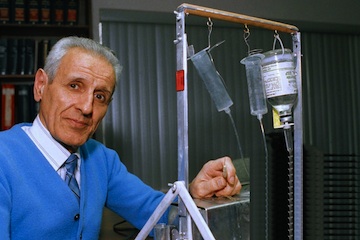 Dr. Jack Kevorkian with his 'suicide machine' in 1991